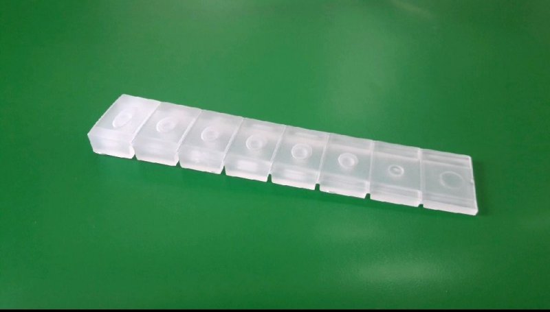 Клин мебельный прозрачный с отломом